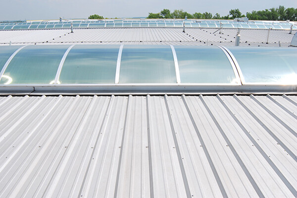 Sistema di copertura LPR1000. Sistema di tetto con vite LPR1000