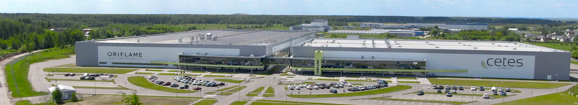 Grandi strutture in acciaio in Polonia che mostrano i capannoni di produzione per l'industria manifatturiera
